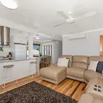 3 Bedroom Home Near The Airport