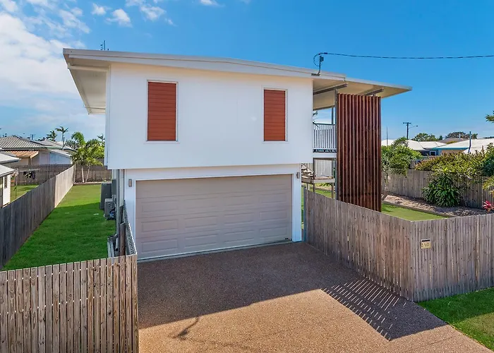 3 Bedroom Home Near The Airport